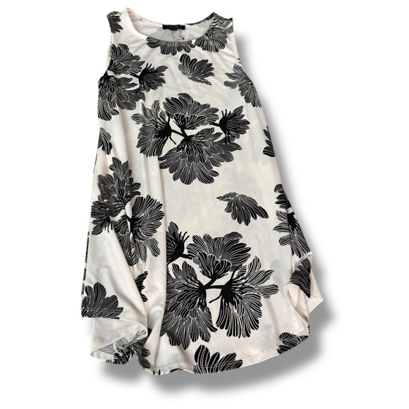 Grace Elements Black and White Floral Sleeveless Blouse - Picture 4 of 6